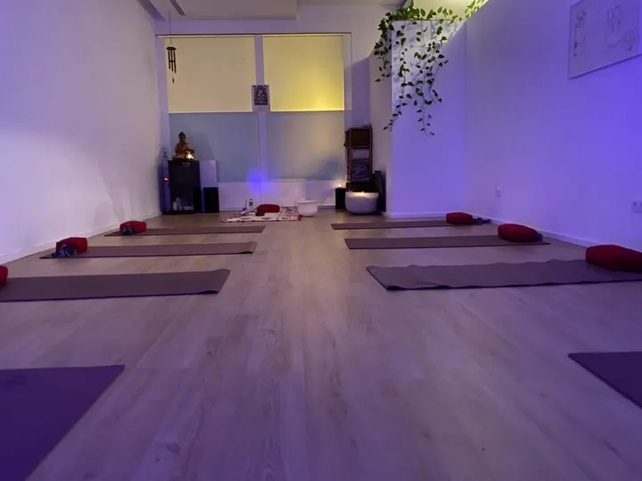 Centro Shambala Sevilla, Constelaciones Familiares, Yoga, Masajes, Meditación — Meditación en Huerta del Pilar, Sevilla