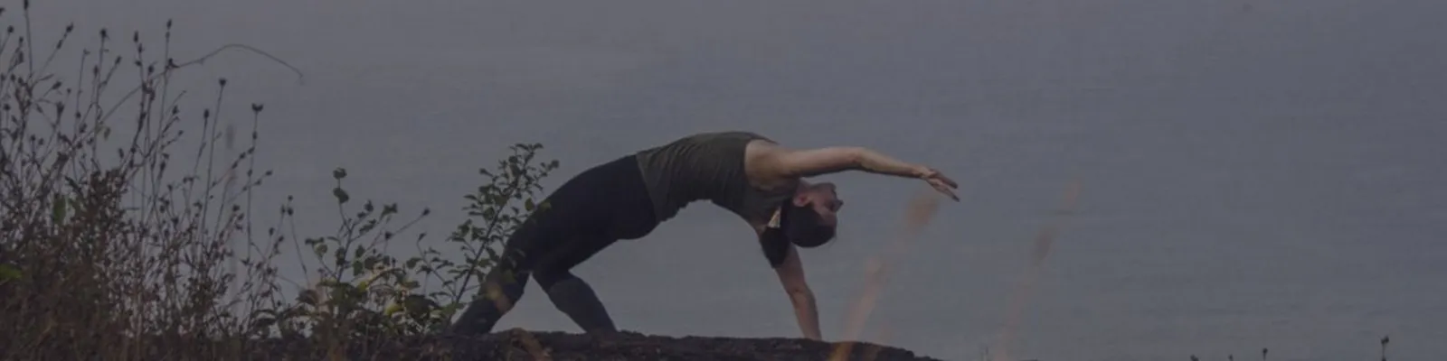 Mitra Yoga outdoor- im Park am Planetarium — yoga-studio i Berlin — 2
