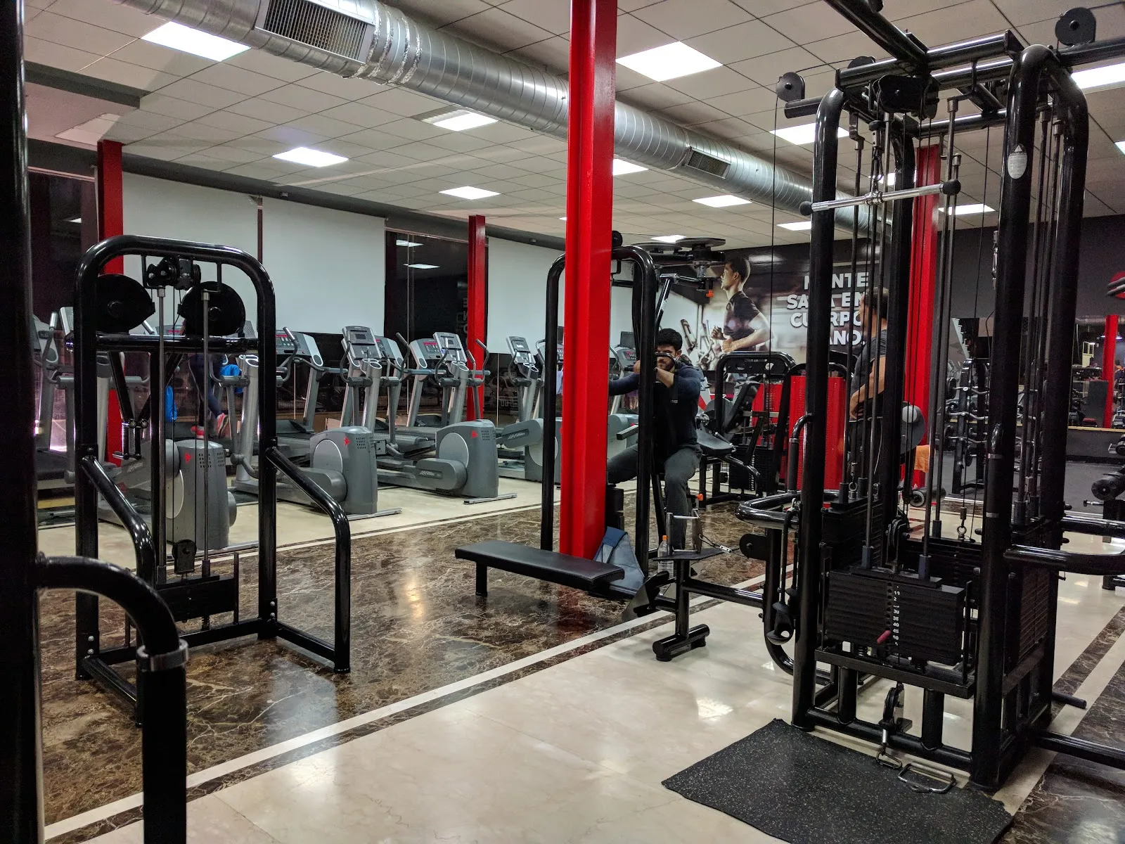 Gimnasio Sanlúcar La Mayor Asf Centro Deportivo — estudio de fitness-studio en Sanlúcar la Mayor — 3