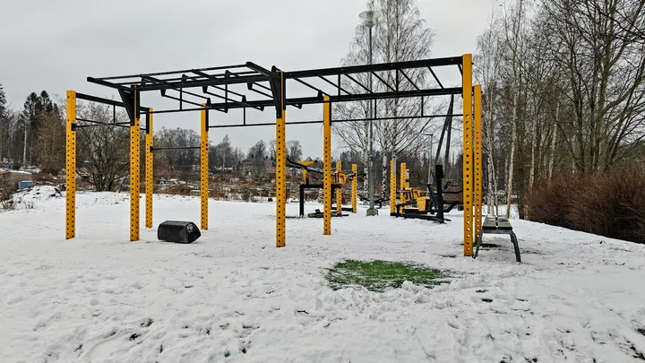 Puotilan uimarannan ulkokuntosali — fitnessstudio – Helsinki — 3