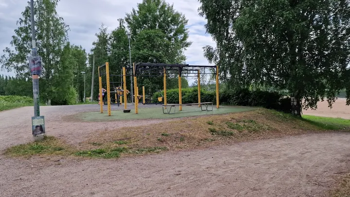 Puotilan uimarannan ulkokuntosali — fitnessstudio – Helsinki — 5
