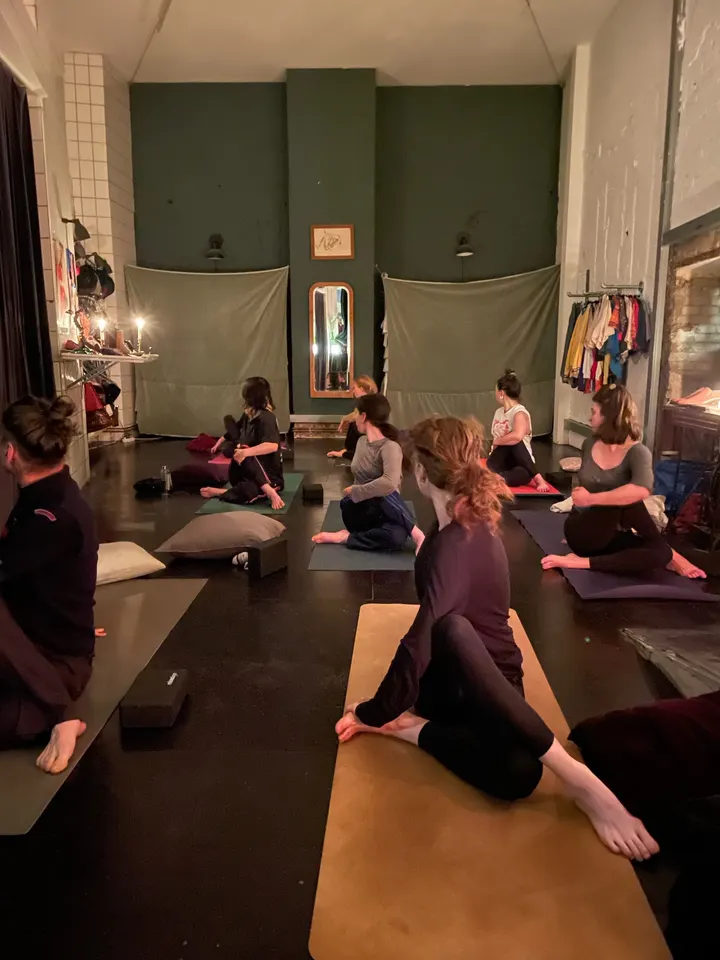 JUICY yoga — yoga-studio in Kreuzberg, Berlin — 2