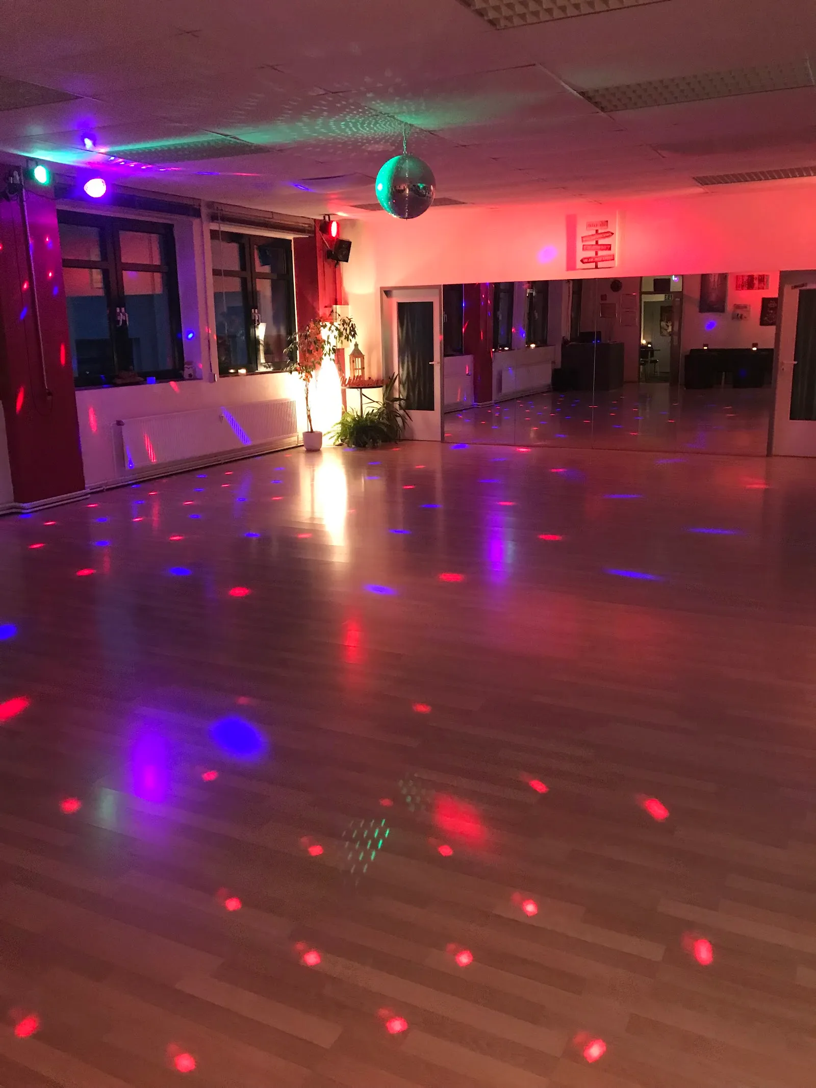 Tanzschule Let's Dance Inh. Jürgen Freudenberg — tanz-studio in Bielefeld — 4