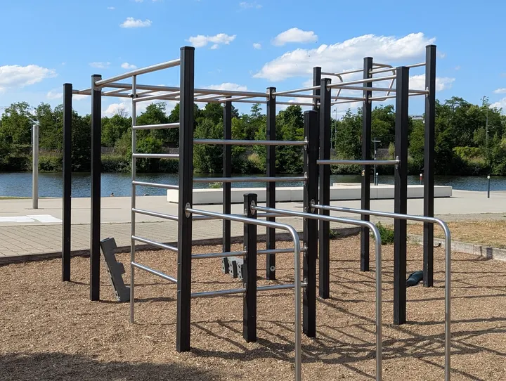 Parc de street workout — salle de fitness-studio à Rennes — 3