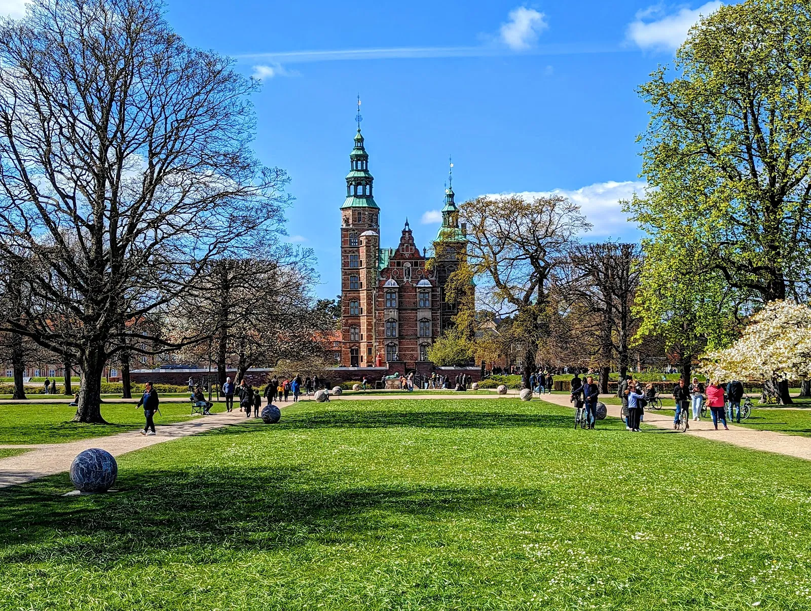 Yoga in The Kings Garden — yoga-studio i Indre By, København — 2