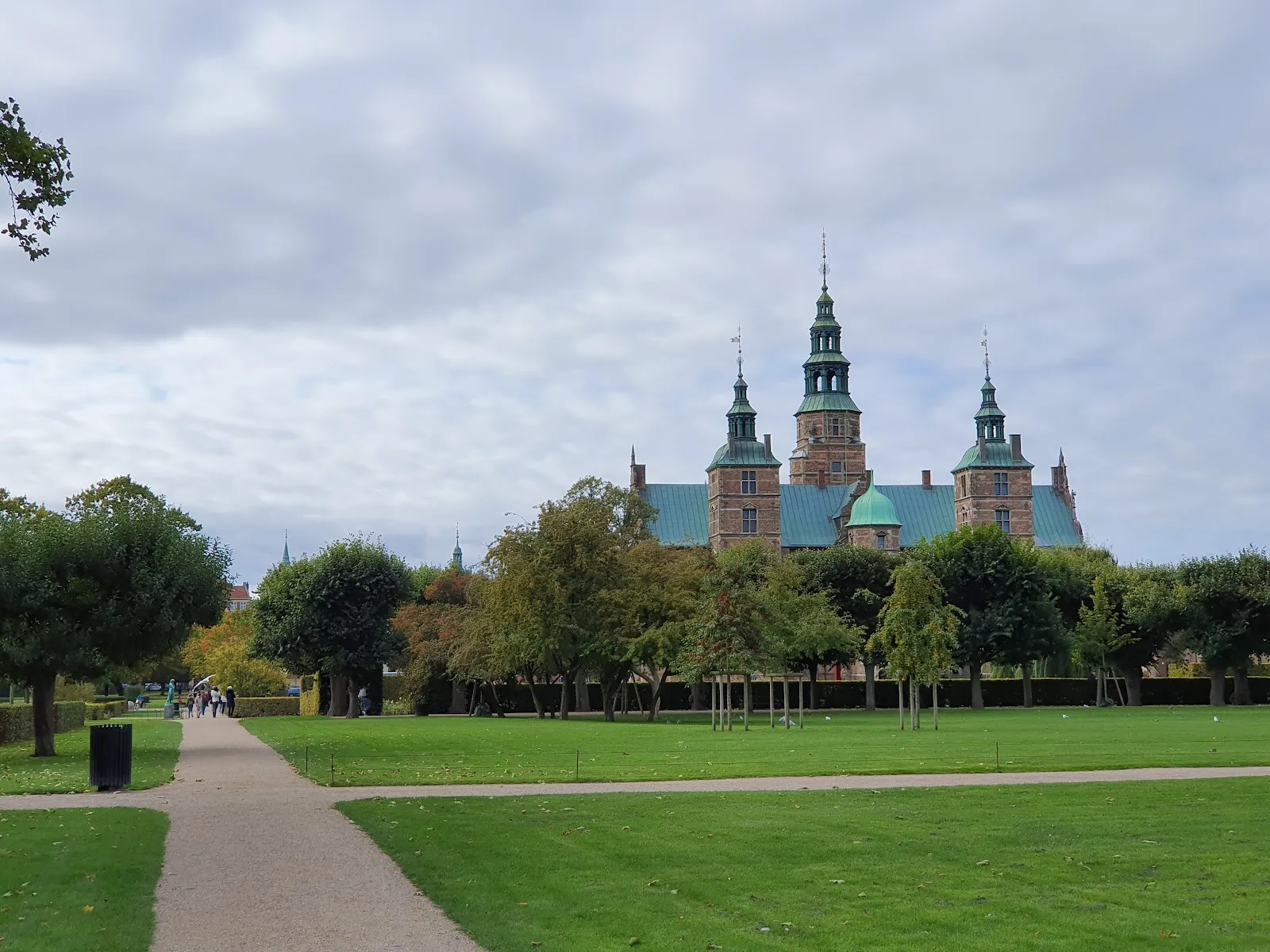 Yoga in The Kings Garden — yoga-studio i København — 3