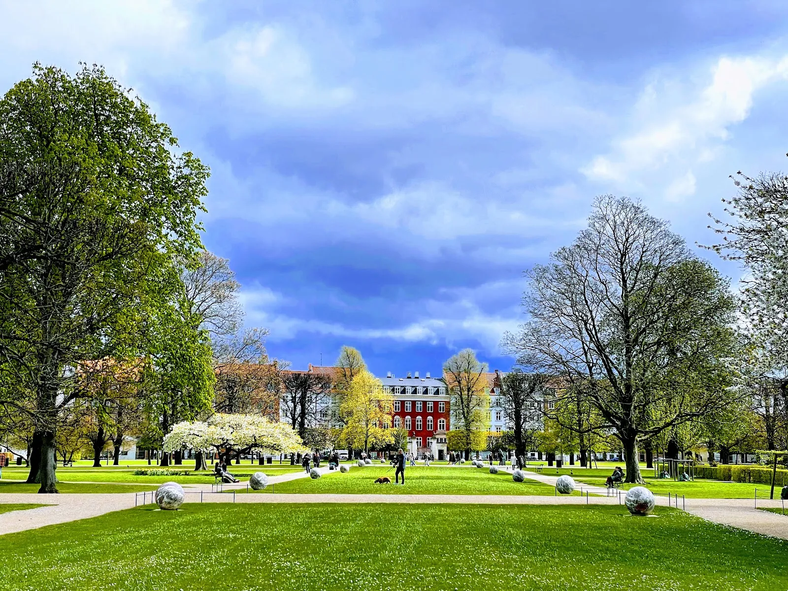 Yoga in The Kings Garden — yoga-studio i København — 5