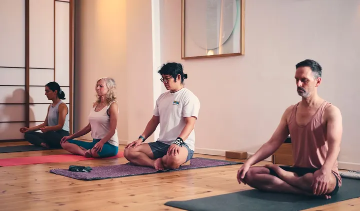 Ashtanga Yoga Karoviertel mit Inke Shenar — yoga-studio in Hamburg — 3